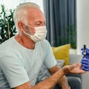 Pese a que se requieren más investigaciones, los CDC atribuyen los endulzantes artificiales como un causante de mayor azúcar en la sangre.