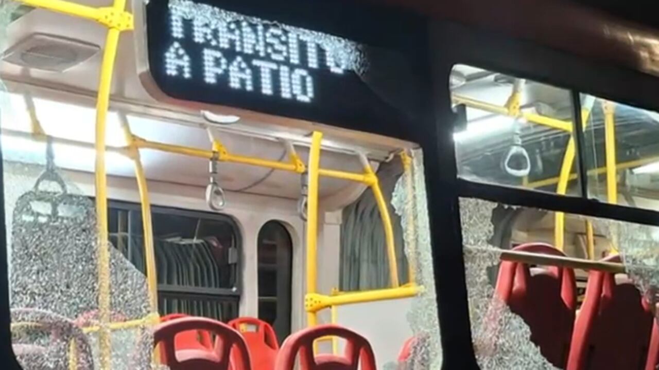 Parte de los daños al TransMilenio.