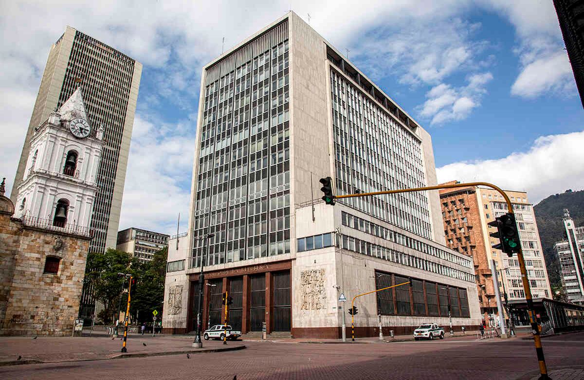 Días antes de comenzar oficialmente la cuarentena decretada por el Gobierno nacional, el pasado 25 de marzo, la alcaldesa de Bogotá, Claudia López, impuso en la ciudad el simulacro de aislamiento, por lo que los ciudadanos llevan más días confinados en sus casas. Clara Moreno-SEMANA