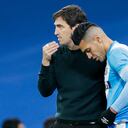 El colombiano volvió a caer en molestias musculares y será baja con Rayo Vallecano.