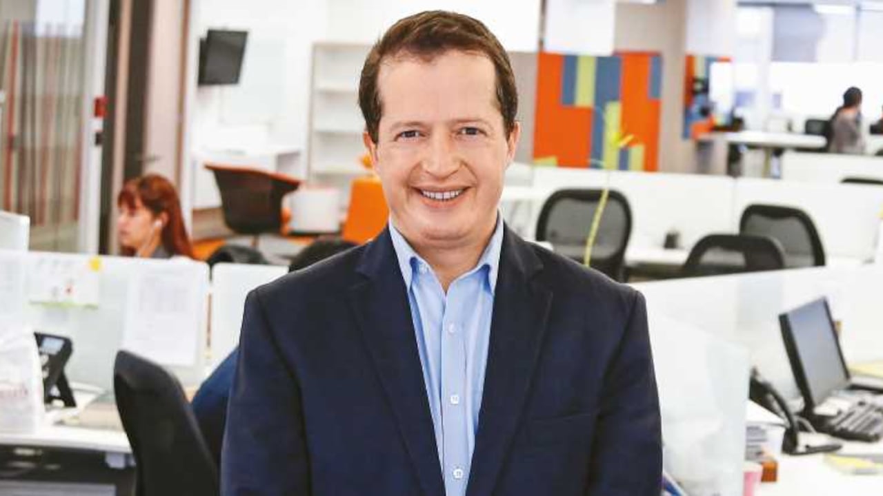 Su legado combina academia, política y periodismo económico en Colombia.