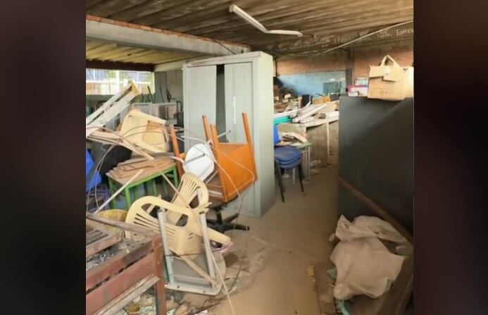 Otra de las quejas de los estudiantes, quienes también han subido videos a la red social explicando qué es lo que sucede, comentan que no hay profesores.