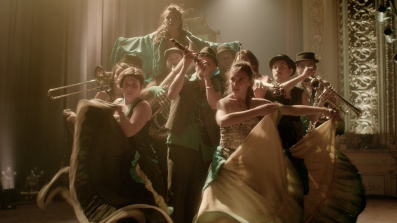 La GKO presenta su espectáculo Makondo en 'Fait Vivir' de Óscar Ruiz Navia. Pero el documental es mucho más que un registro. Cortesía: Contravia Films