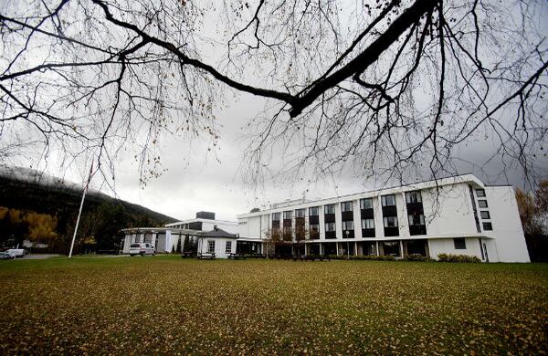 Fachada del Hotel Hurdalsjoen cerca de Oslo, Noruega, en donde se llevó a cabo la instalación pública de la mesa de conversaciones  en Oslo (Noruega) entre los  voceros del Gobierno de Colombia y las FARC.