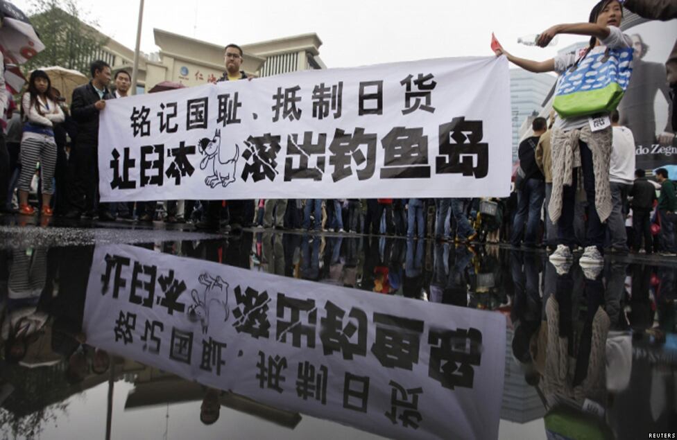 El conflicto se agravó cuando Japón anunció la semana pasada la compra de tres de las islas, nacionalizándolas. China respondió enviando barcos a las aguas que rodean las islas. 