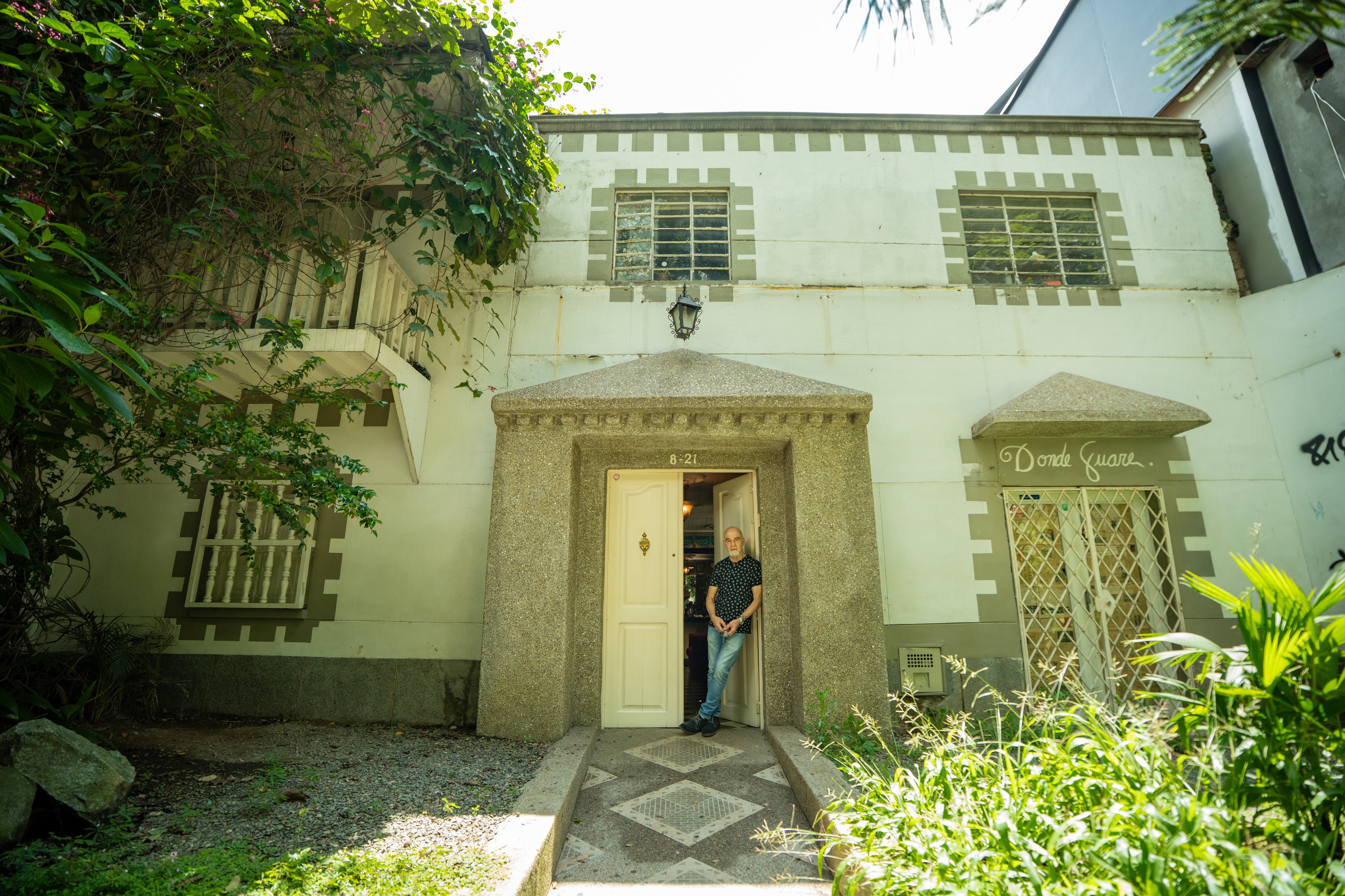 Gabriel Jaime Salazar Goez habitante de la ultima casa familiar del parque lleras en Medellín