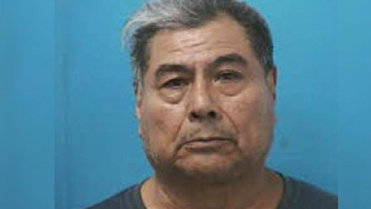 El entrenador quedó en evidencia cuando dejó olvidado su celular en un restaurante, y al ser revisado por los trabajadores, estos encontraron los fuertes videos de los abusos.