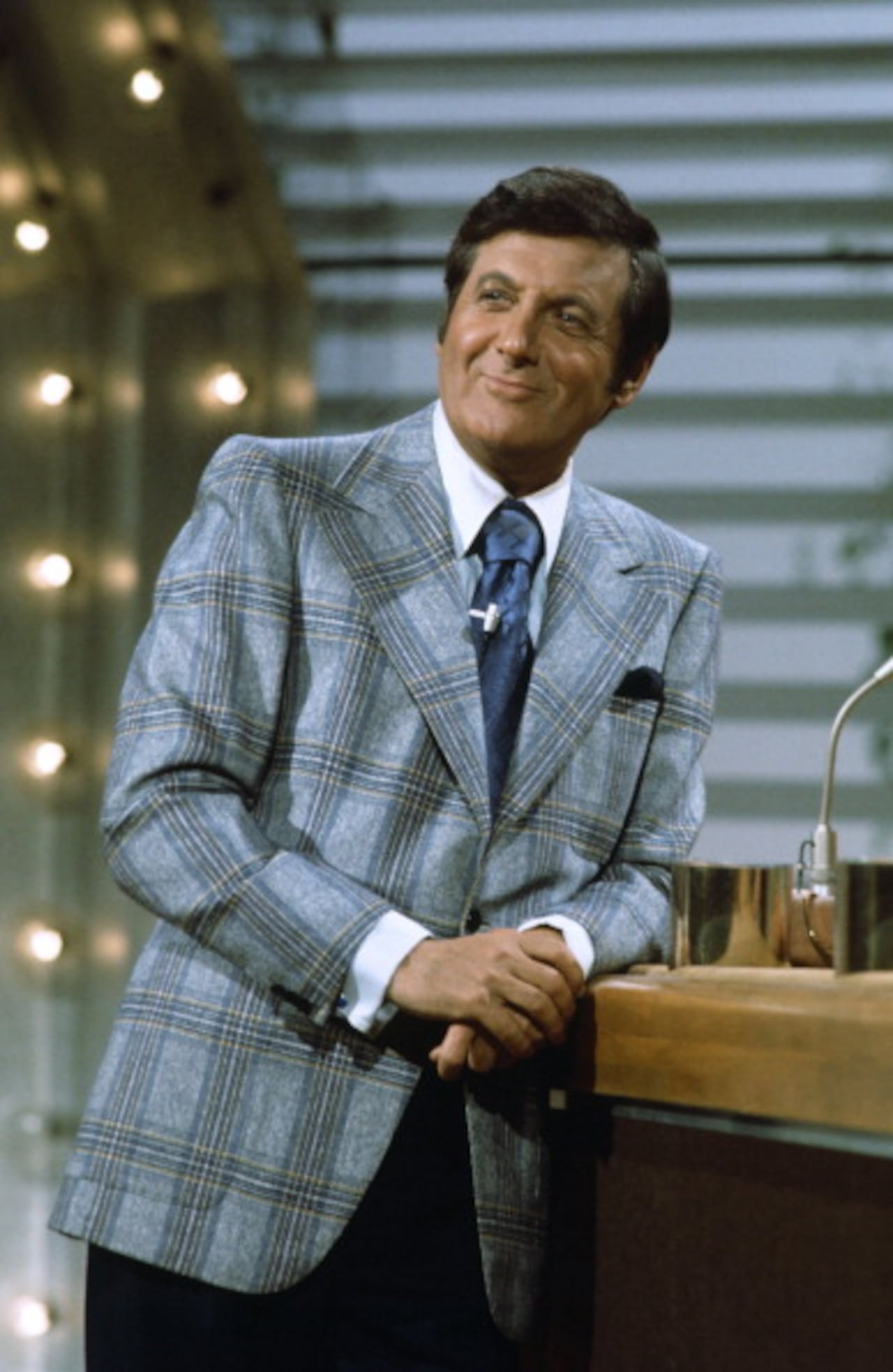 El presentador Monty Hall era el encargado de conducir el popular concurso televisivo.