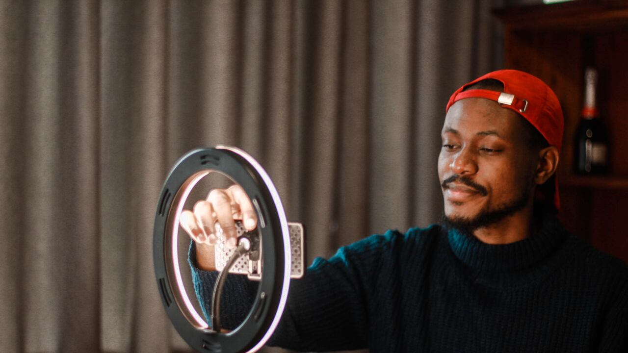 De acuerdo con la representante, la idea es imponer un impuesto del 50 % del valor de los cupos sin IVA de las pautas digitales y concursos que realizan los creadores de contenido a través de sus redes sociales.