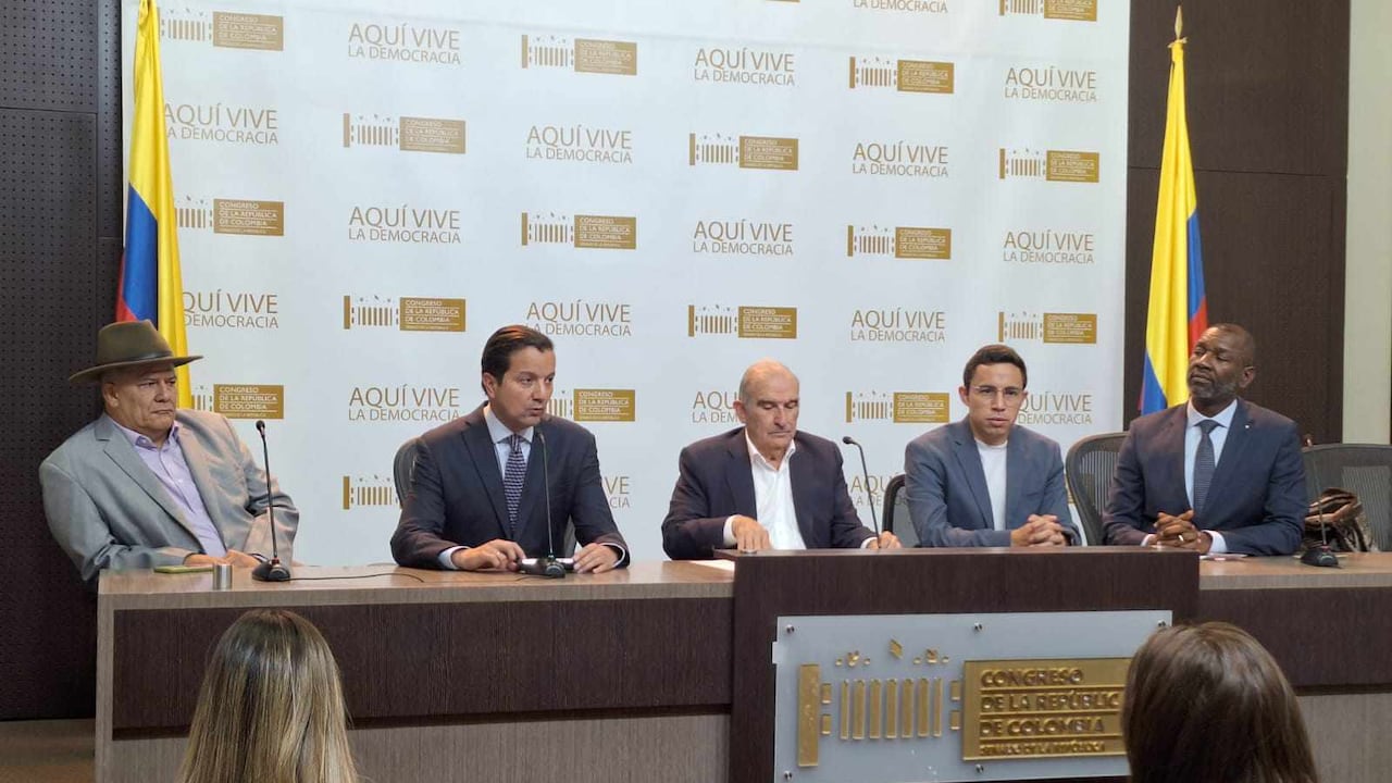 Congresistas implementan mecanismo de verificación de cumplimiento de los acuerdos de paz.