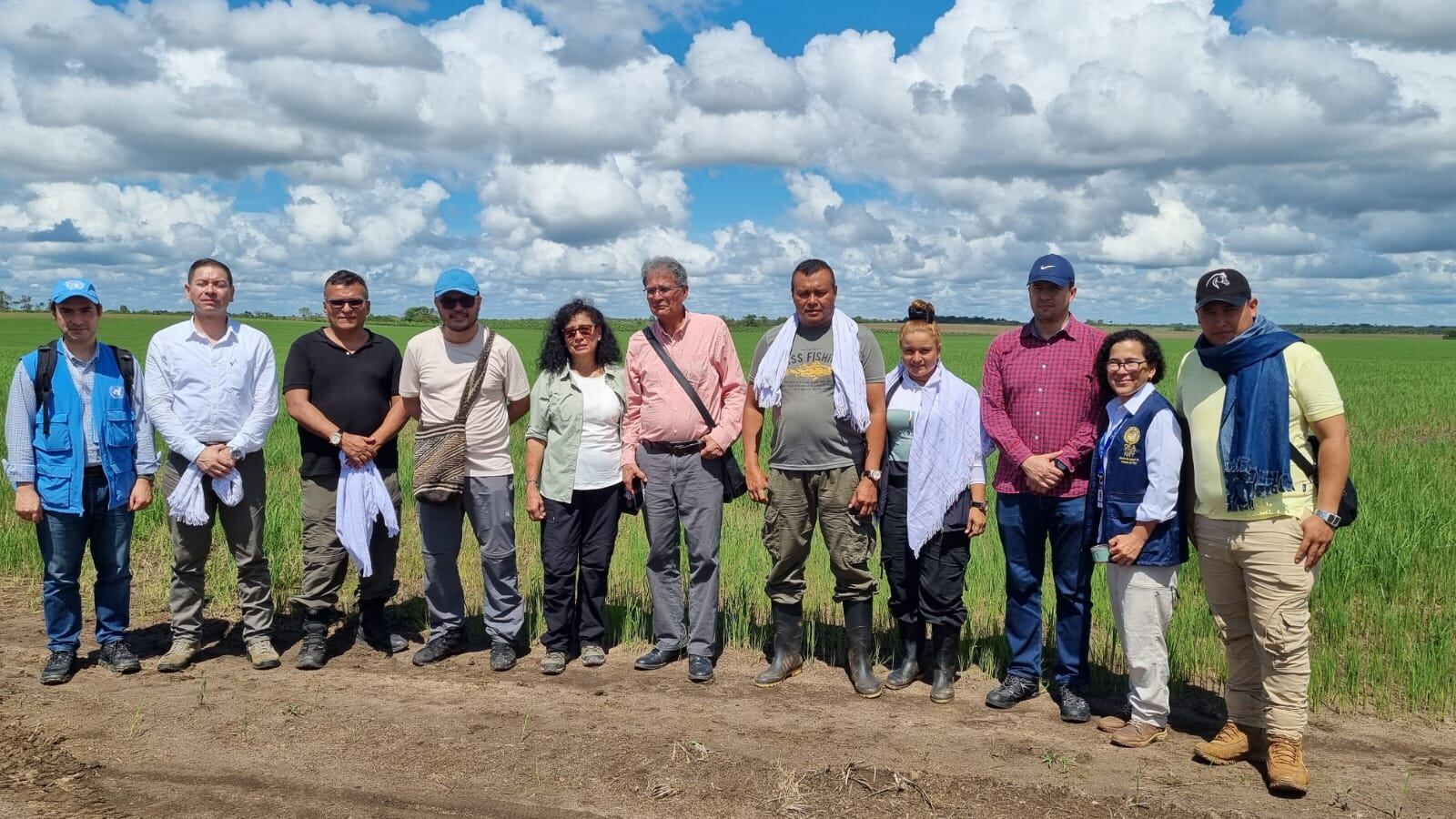 Algunos de los integrantes de la delegación del Gobierno Nacional en el Yarí.