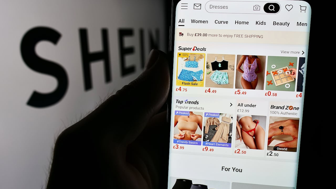 Shein es un minorista global de moda rápida en línea, fundado en China en 2008 por Chris Xu