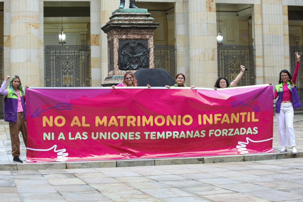El texto busca actualizar las normas sobre el matrimonio infantil en el país, que datan de 1873, pues aún es frecuente que se permitan uniones tempranas con niñas que no han llegado a los 18 años de edad, casos que ocurren especialmente en comunidades indígenas y en las regiones de difícil acceso del país.