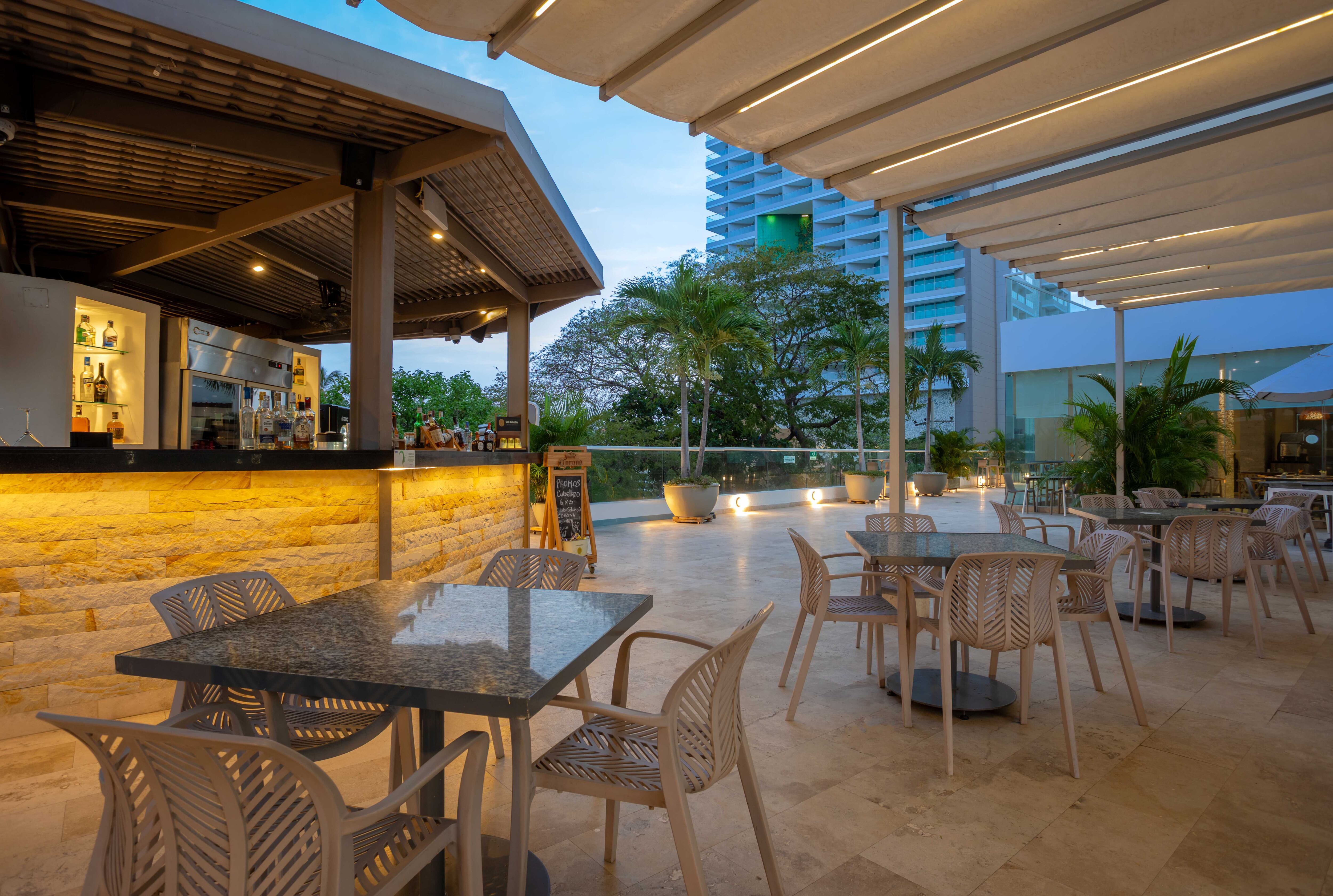 Courtyard by Marriott Santa Marta, que abrió sus puertas recientemente, exalta la riqueza natural de la región.