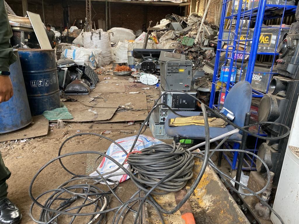 En los sectores de Sucre y La Isla están concentradas la mayor cantidad de chatarrerías de la ciudad, las autoridades encontraron en una de ellas un cableado de cobre que pertenecía a Emcali.