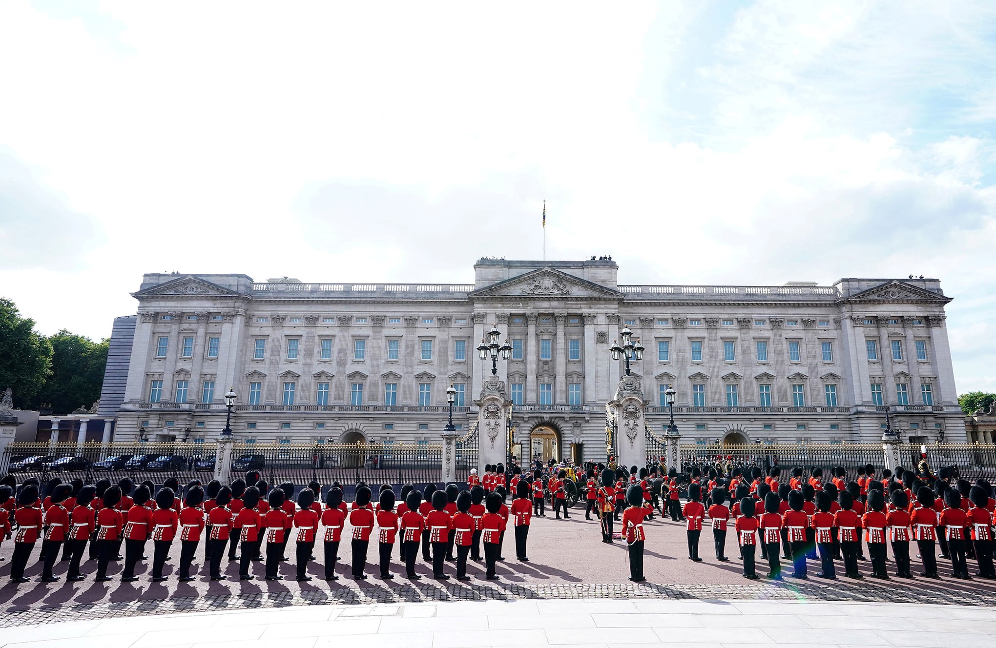 En imágenes : Procesión del ataúd de la reina por Londres