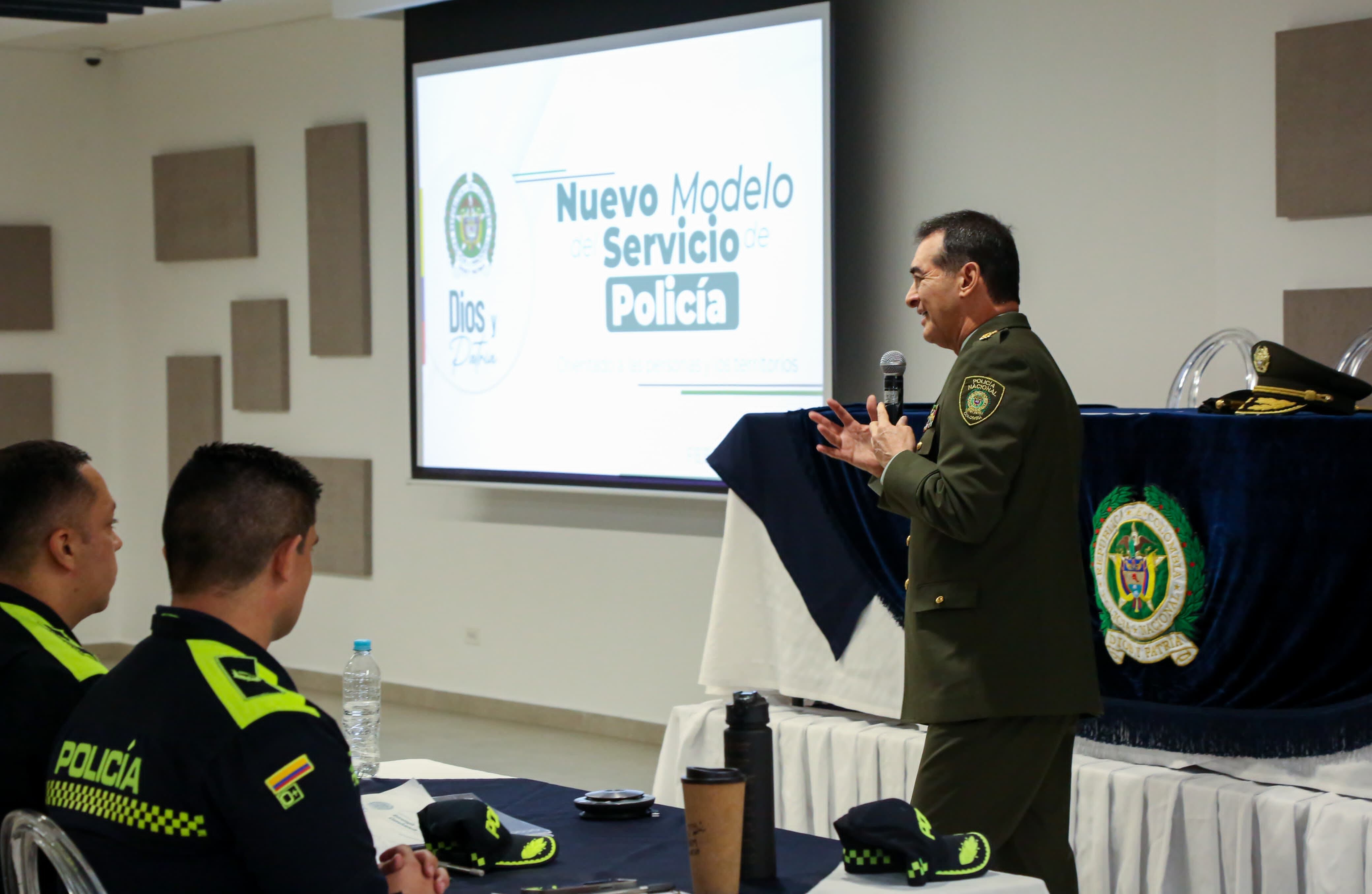 Comandantes de estación recibieron del director de la Policía, el general William Salamanca las directrices del nuevo modelo de vigilancia.