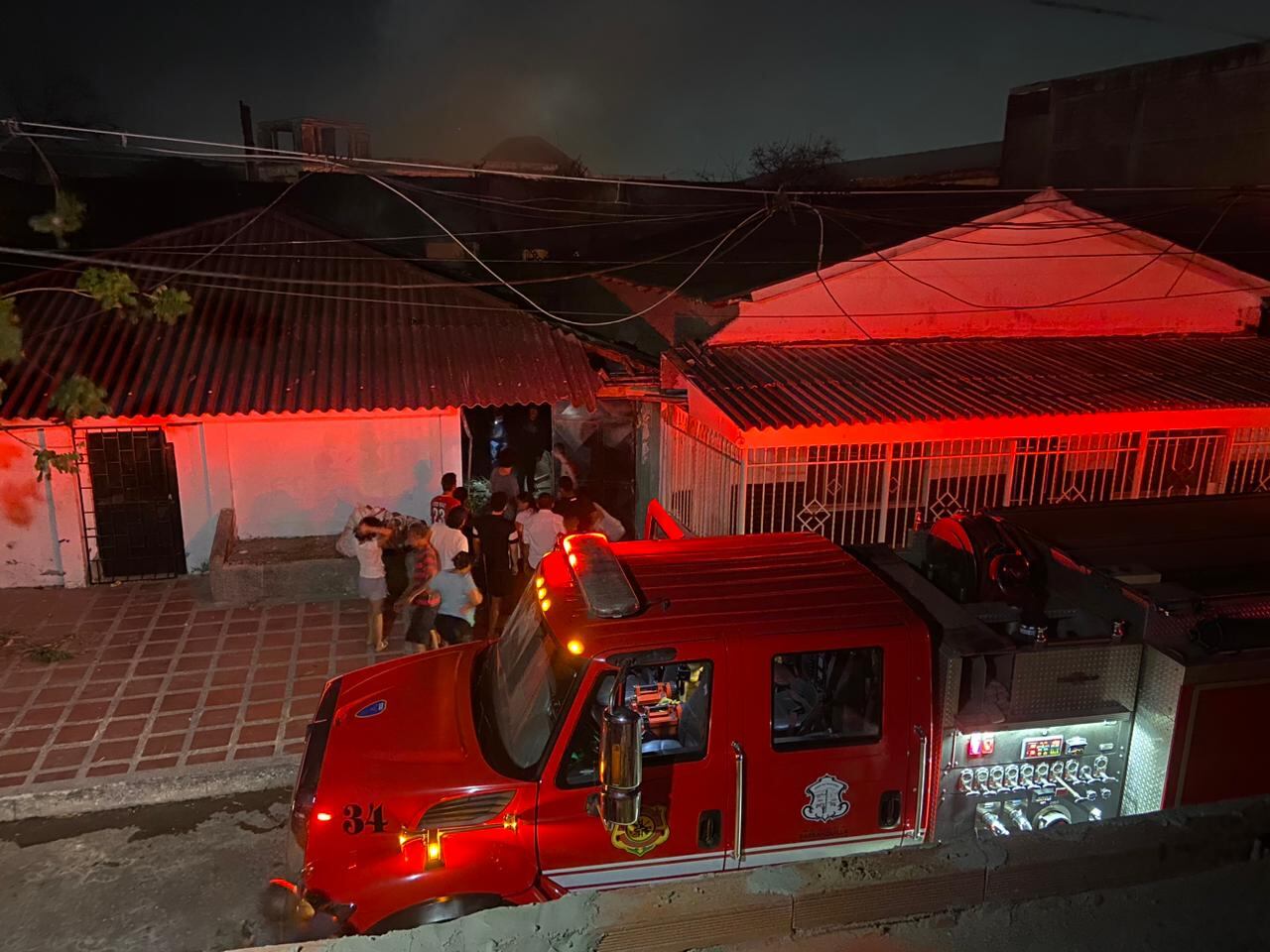 La comunidad denuncia que este es el segundo incendio registrado en la misma empresa