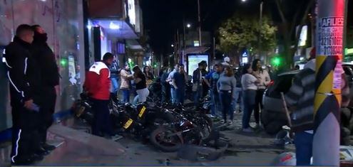 Las motos se encontraban parqueadas y sus dueños estaban al interior de un establecimiento comercial.