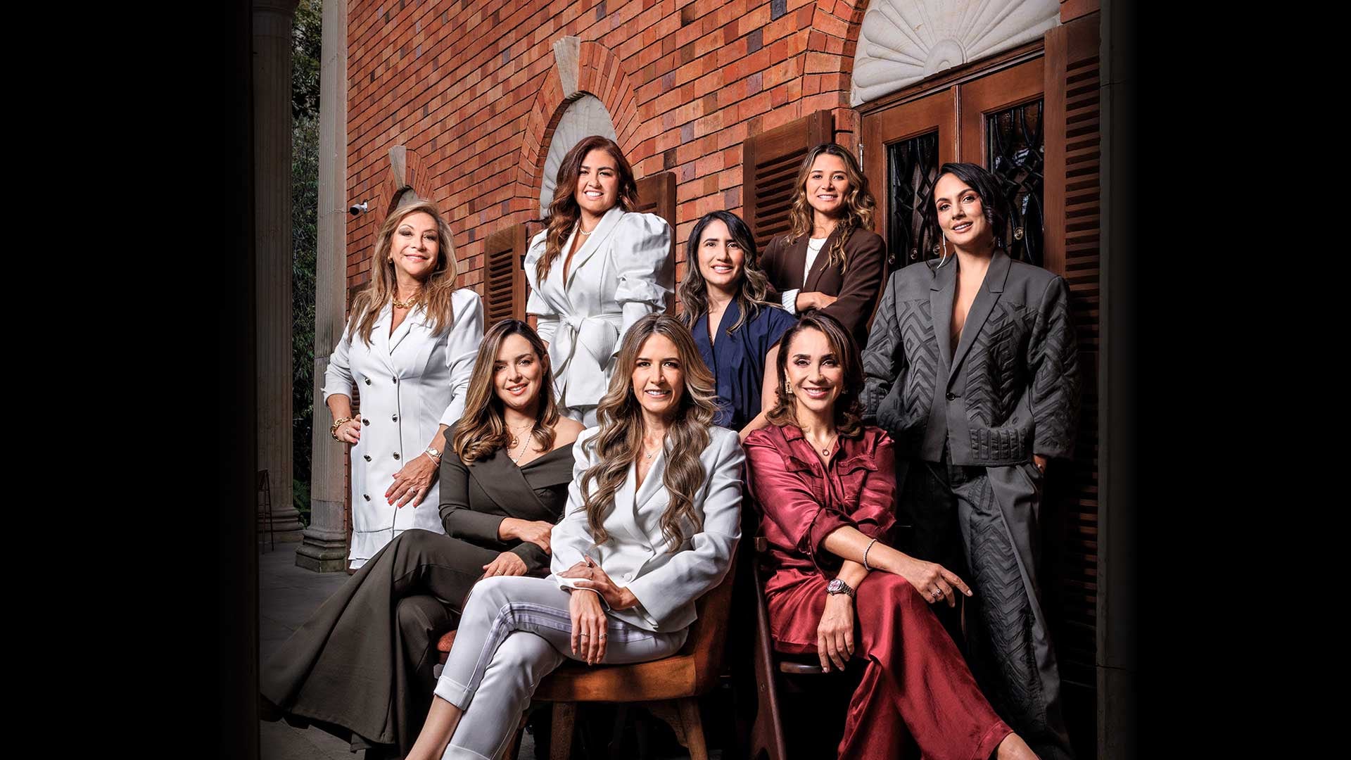 De izquierda a derecha, de pie: Floralba Núñez, fundadora y CEO de Fincaraíz en Miami; Lina Cáceres,
fundadora de Latin World Digital y vicepresidente de Digital de LatinWE; Carolina Pineda, cofundadora
y CEO de Mis Propias Finanzas; y Romy Schaller, CEO de Schaller Rossi & Partners. Sentadas: Carolina
Masso, CEO de Gamma Ingenieros; Catalina Gutiérrez de Piñeres, CEO de Previsalud; Marcela Santiago,
CEO y fundadora de TumiPay, y Catalina Hoyos, fundadora y socia senior de Godoy. fotografía
de portada: Juan Carlos Sierra