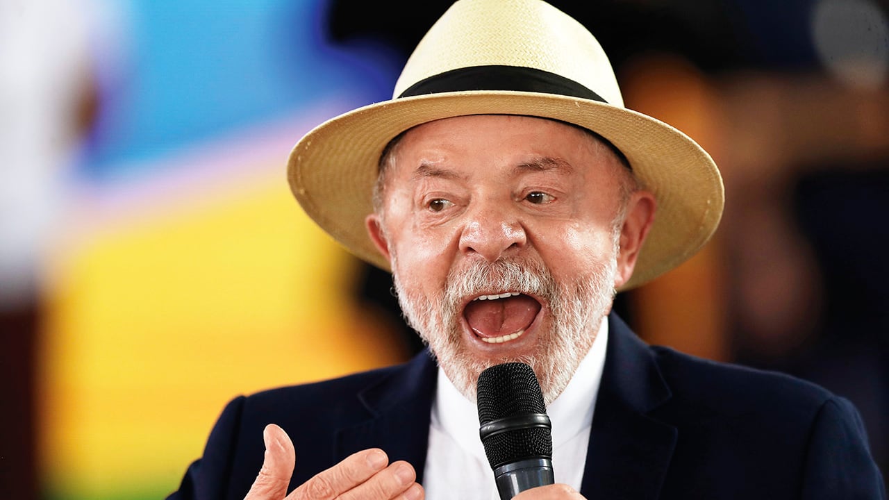 El presidente de Brasil, Luiz Inácio Lula da Silva, habla durante una visita a una unidad móvil de salud de la mujer en la Escola Nacional de Saude Publica, en Río de Janeiro, el viernes 17 de julio de 2026. (AP Photo/Bruna Prado).