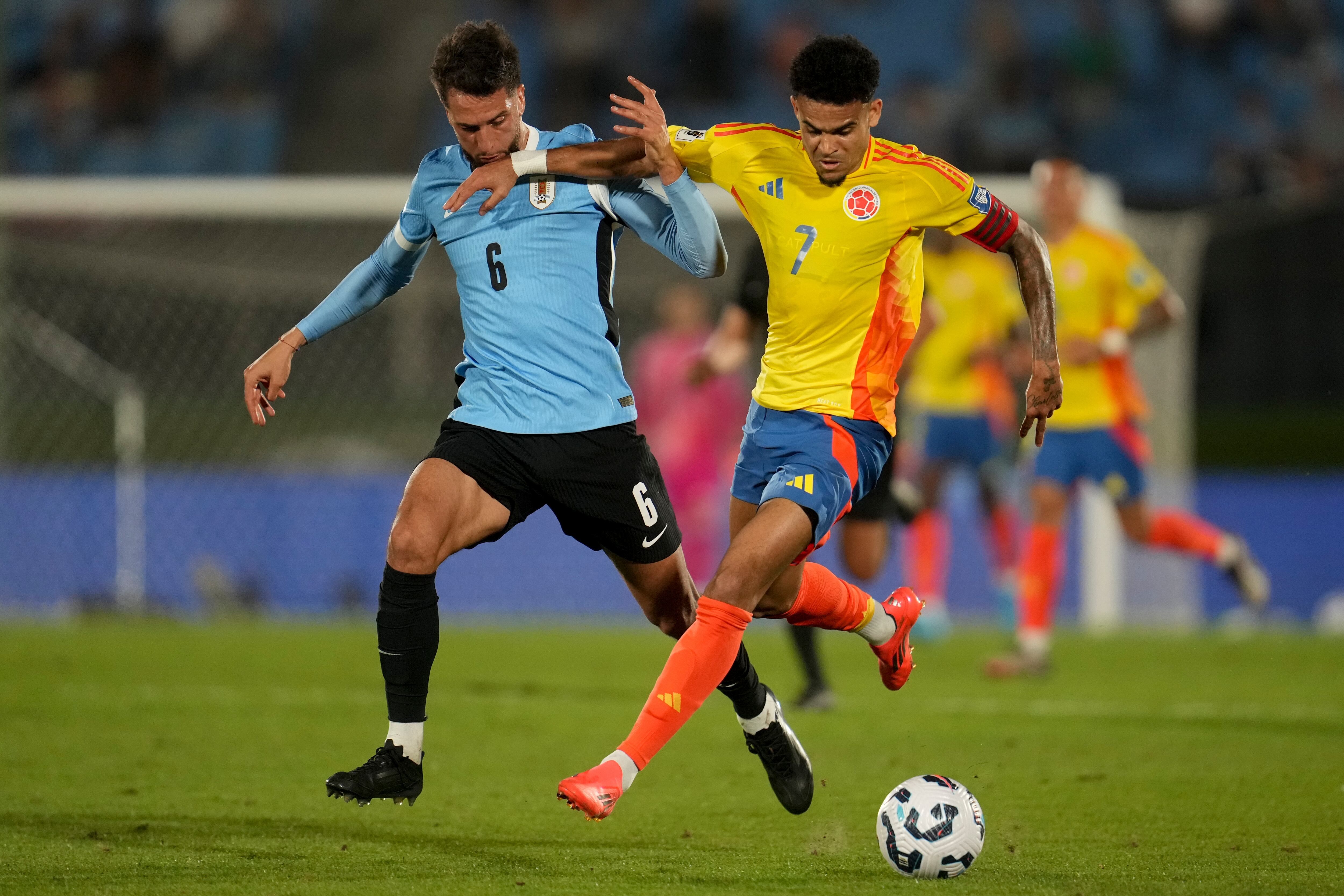 Uruguay's Rodrigo Bentancur (6) and Colombia's Luis Diaz battle for the ball during a qualifying soccer match for the FIFA World Cup 2026 in Montevideo, Uruguay, Friday, Nov. 15, 2024. (AP Photo/Matilde Campodonico)