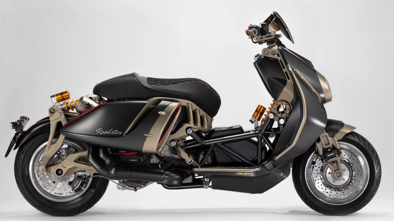 La scooter también es ofrecida en verde y azul.