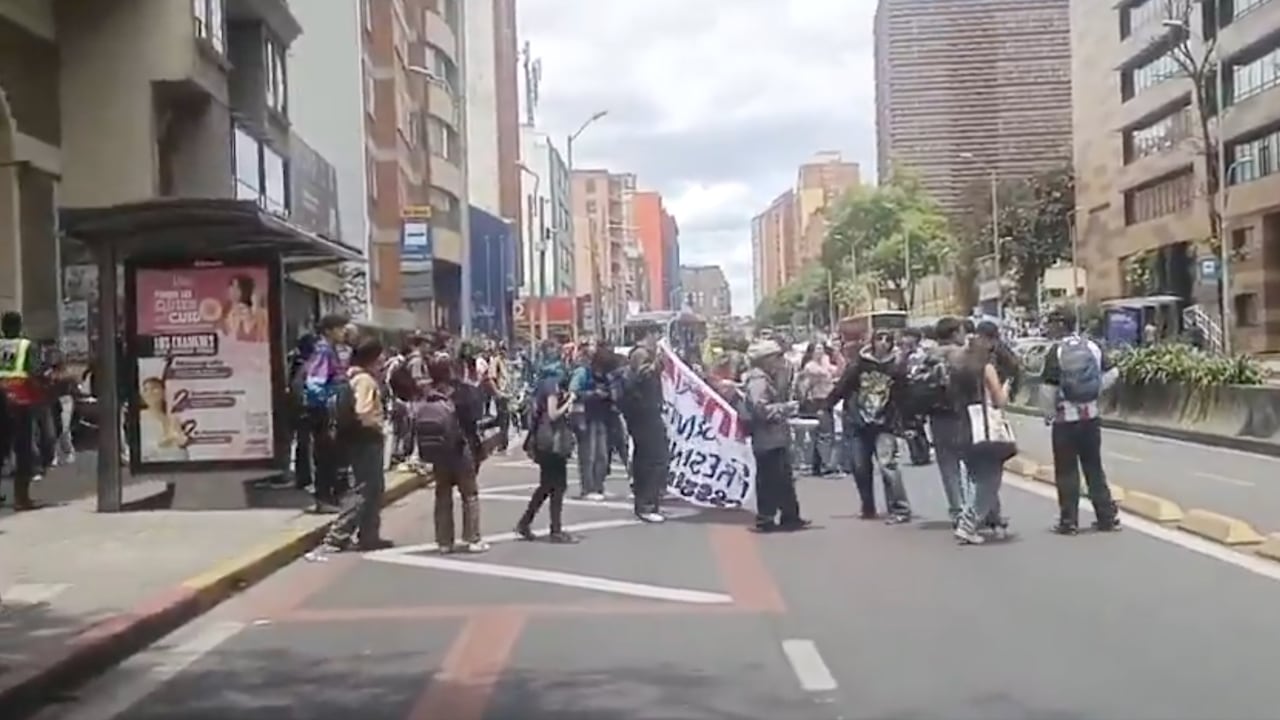 Manifestaciones en la carrera séptima con calle 40B en Bogotá este miércoles 30 de septiembre