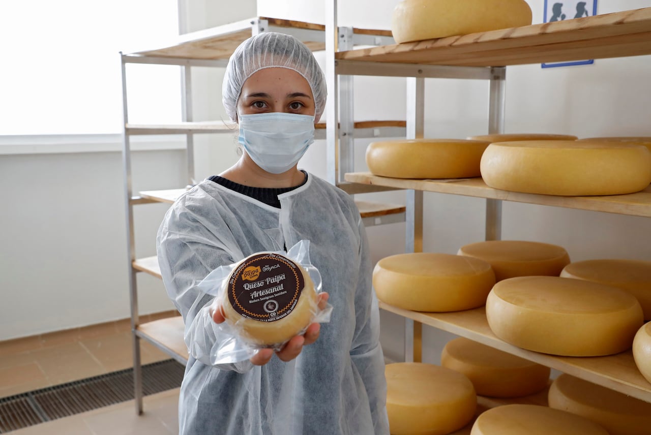 Factory La Redoma Paipa Boyaca industria quesera Colombiano compra colombiano