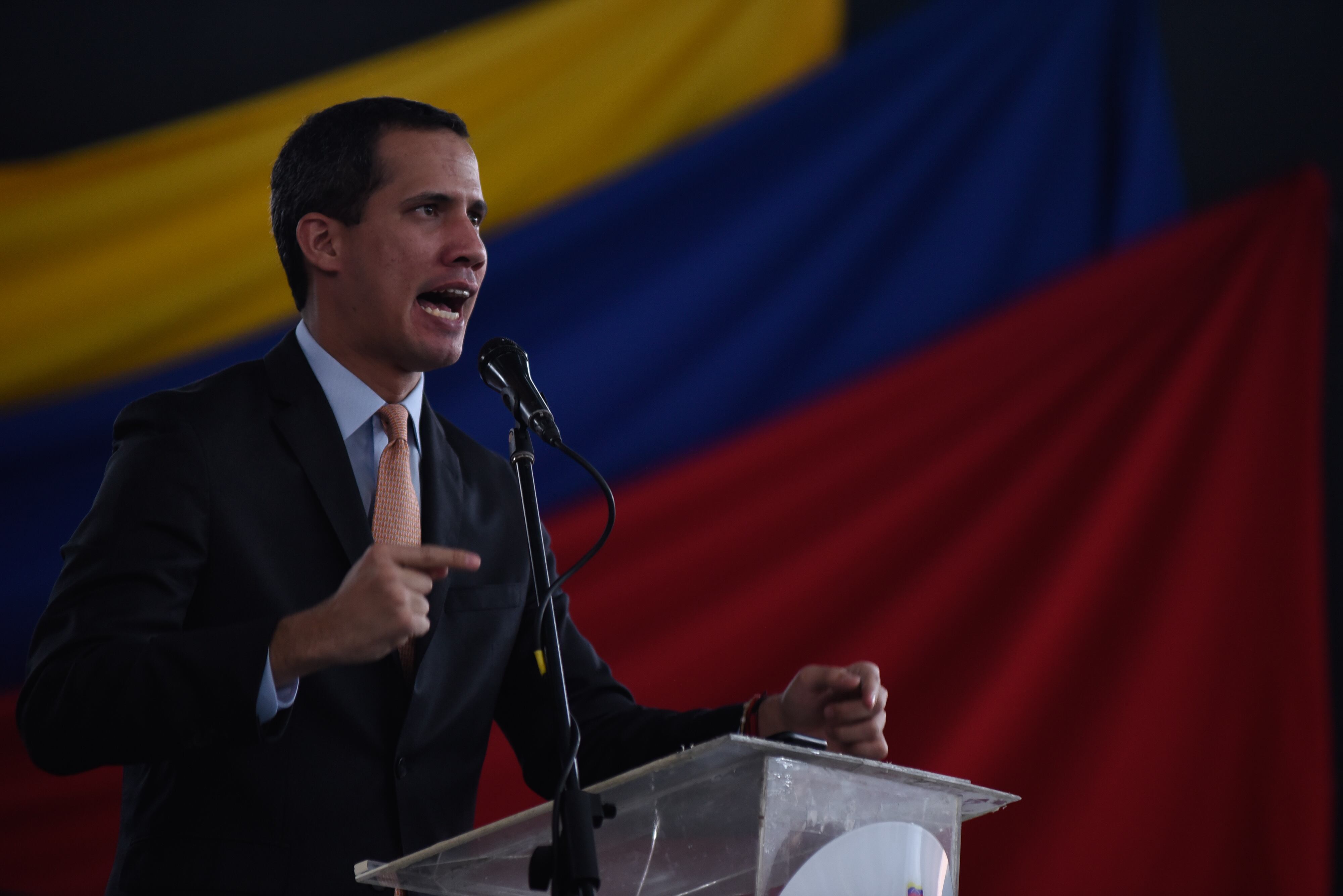 El líder de la oposición venezolana llegó a Estados Unidos, tras ser expulsado de Colombia