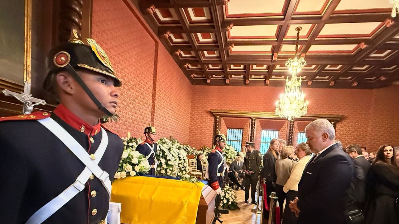 El expresidente Iván Duque despide a Germán Vargas Lleras.