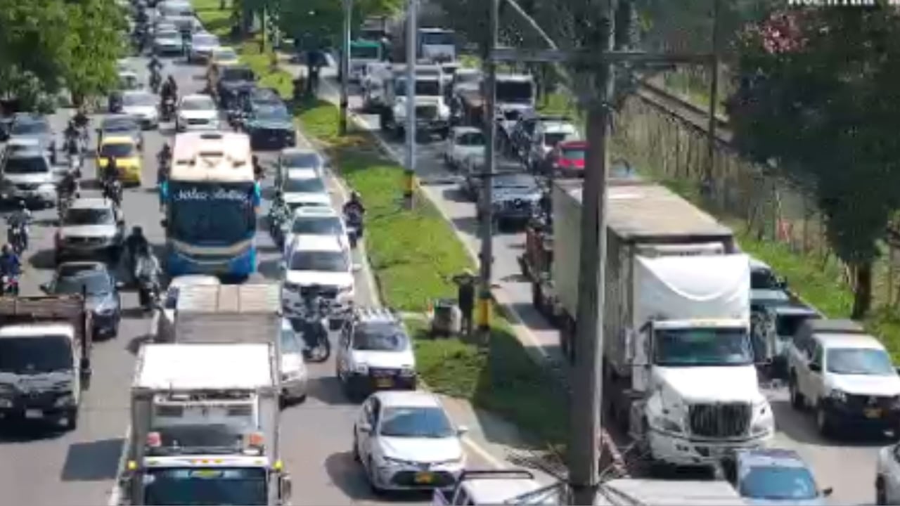 Flujo vehicular en los principales corredores de Medellín. Posibles congestiones en horas pico.