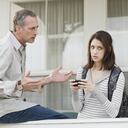 La joven, de casi 30 años, recibía mensualmente 125 euros de su papá (imagen de referencia, no alude al caso en mención).