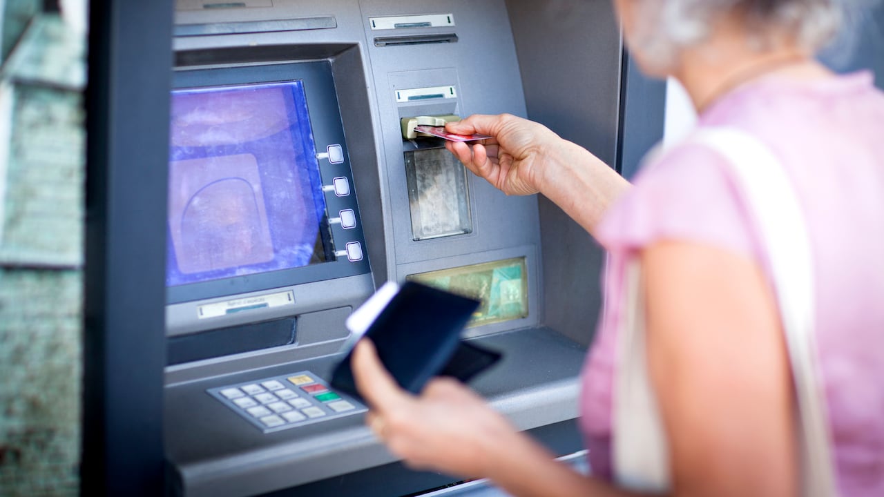 El uso de cajeros automáticos sin acompañamiento y en horas con poca circulación es desaconsejado por varias entidades.