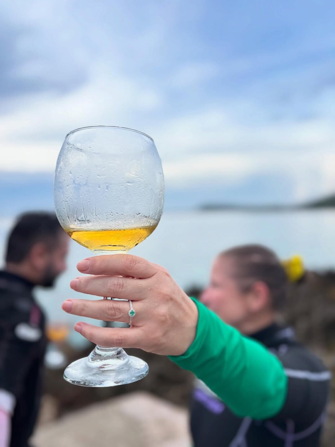 Vicky Berrío se comprometió y mostró su anillo.