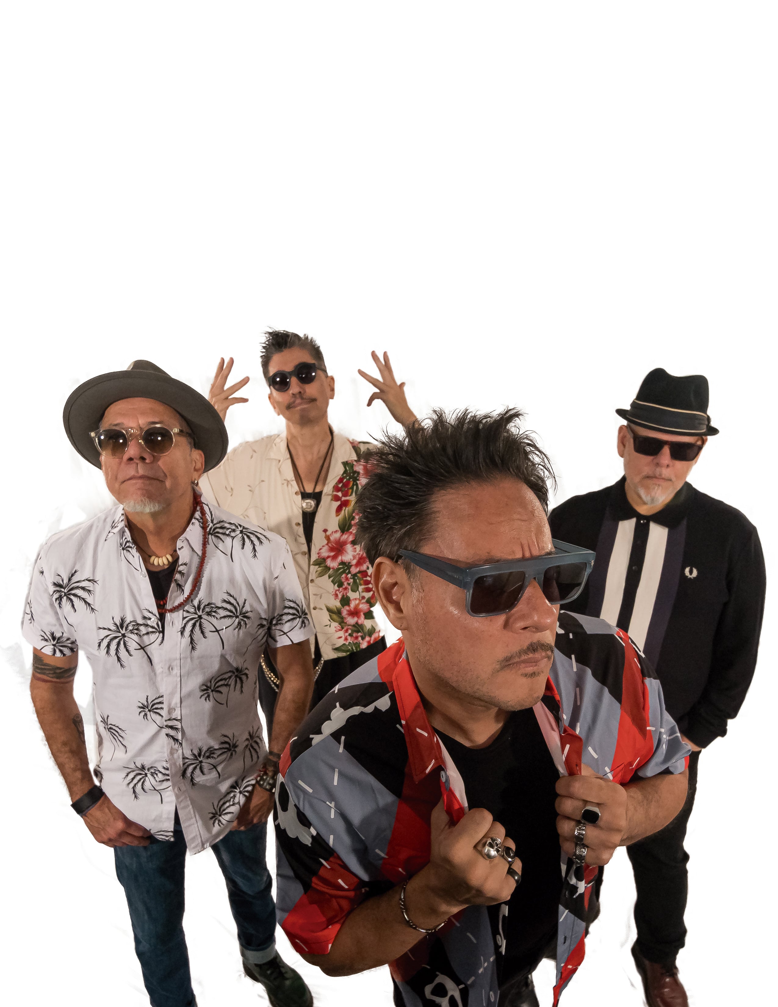 Desorden Público es la unión de los fundadores Horacio Blanco (voz y guitarra), Caplis Chacín (bajo), Danell Sarmiento (batería , voz), Oscar Alcaíno (percusión), y músicos que en vivo suman a la descarga.