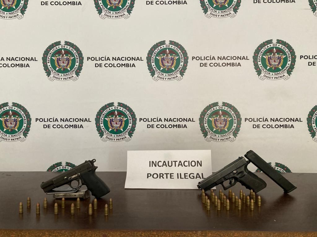 Estas fueron las dos armas que le incautaron al sujeto que fue capturado y que pertenecería al Tren de Aragua.