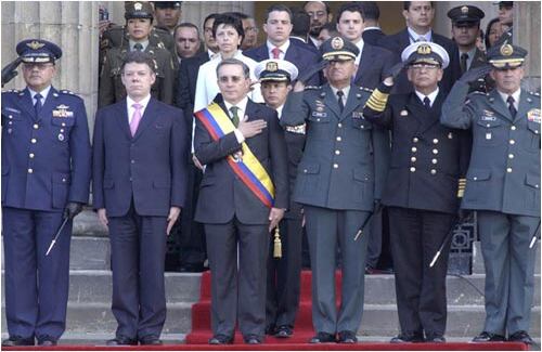 Y recibió honores militares en el Patio de Armas de la Casa Presidencial. 