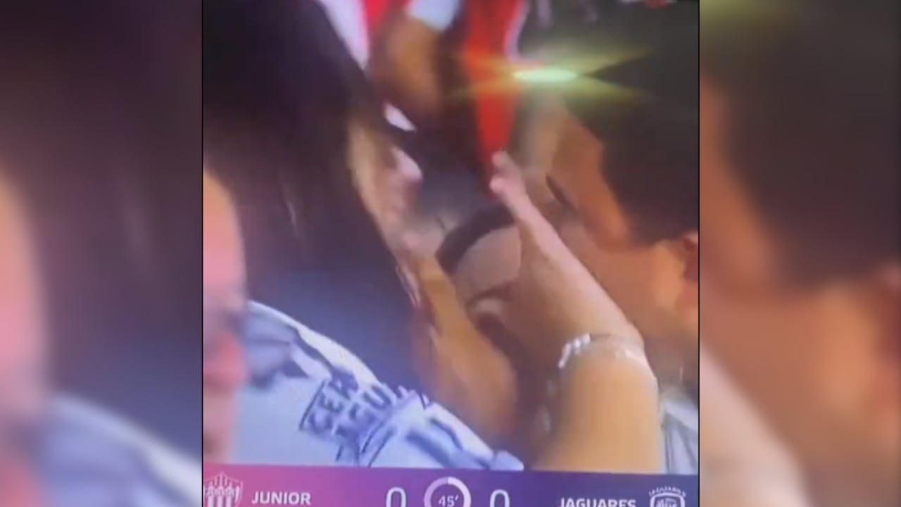 Una cámara de la transmisión, captó el momento exacto que se hizo viral.