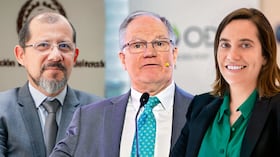 Ítalo Cardona, director de la OIT para los países andinos; William Maloney, economista jefe para la región de América Latina, del Banco Mundial. Paula Garda, Jefa del equipo de Colombia y Perú del Departamento de Economía de la OCDE.