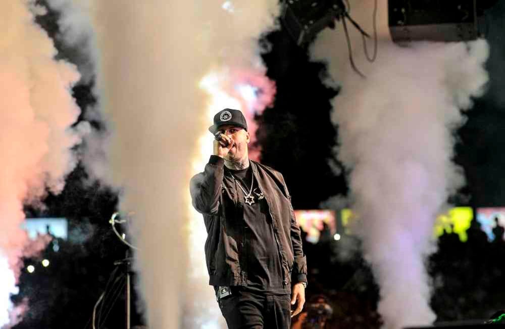 Nicky Jam canta la madrugada del lunes 1 de mayo de 2017, en el parque de la Leyenda Vallenata, Consuelo Araujo Noguera, durante la final del 50 Festival Vallenato y IV Rey de reyes, en Valledupar, Colombia. Foto: Carlos Julio Martínez / SEMANA