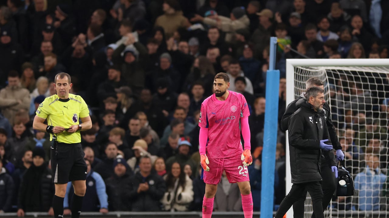 Gianluigi Donnarumma, de Manchester City en medio de un partido de Premier League