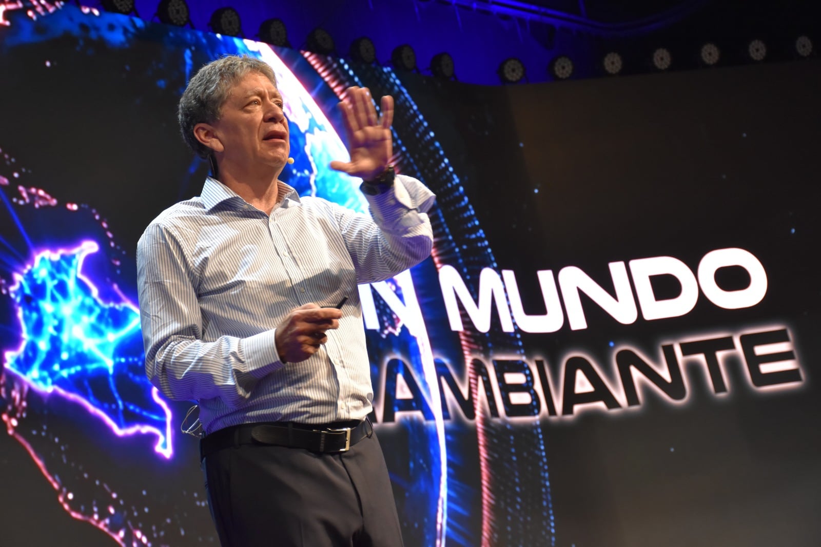 Bruce Mac Master, en el Congreso de la Andi, presentó el informe que dibuja el panorama de la industria.