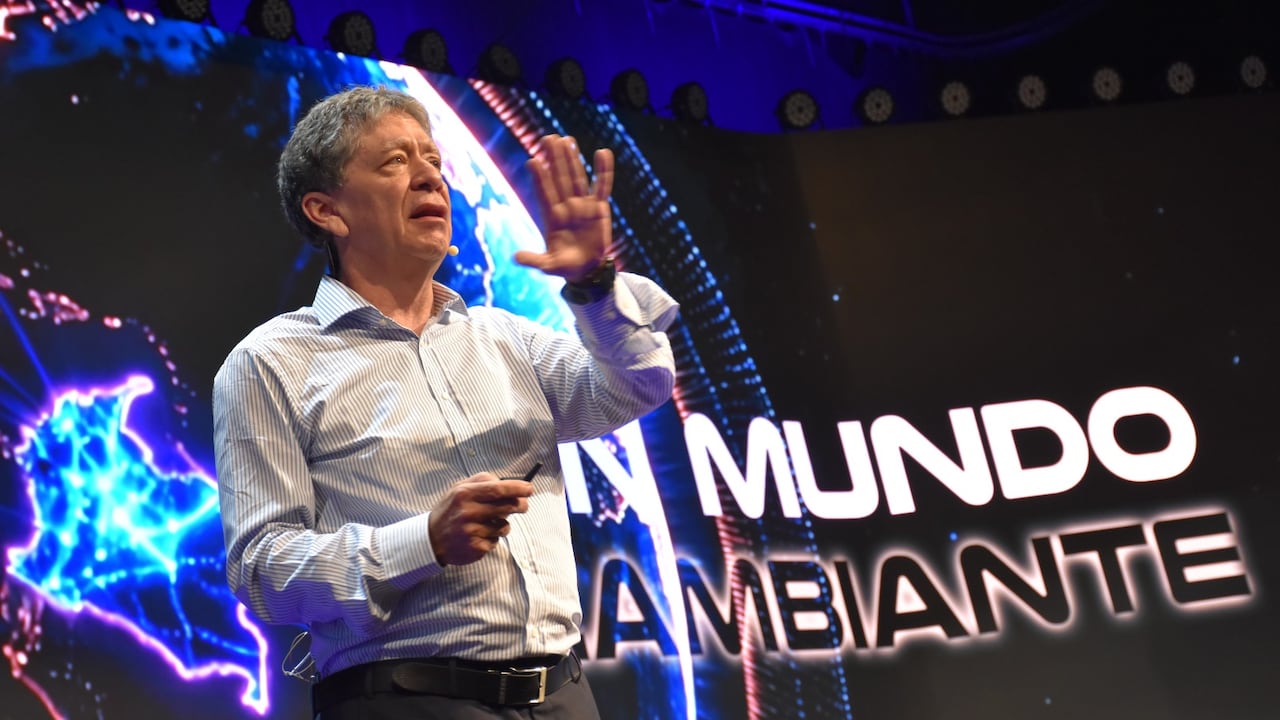 Bruce Mac Master, en el Congreso de la Andi, presentó el informe que dibuja el panorama de la industria.