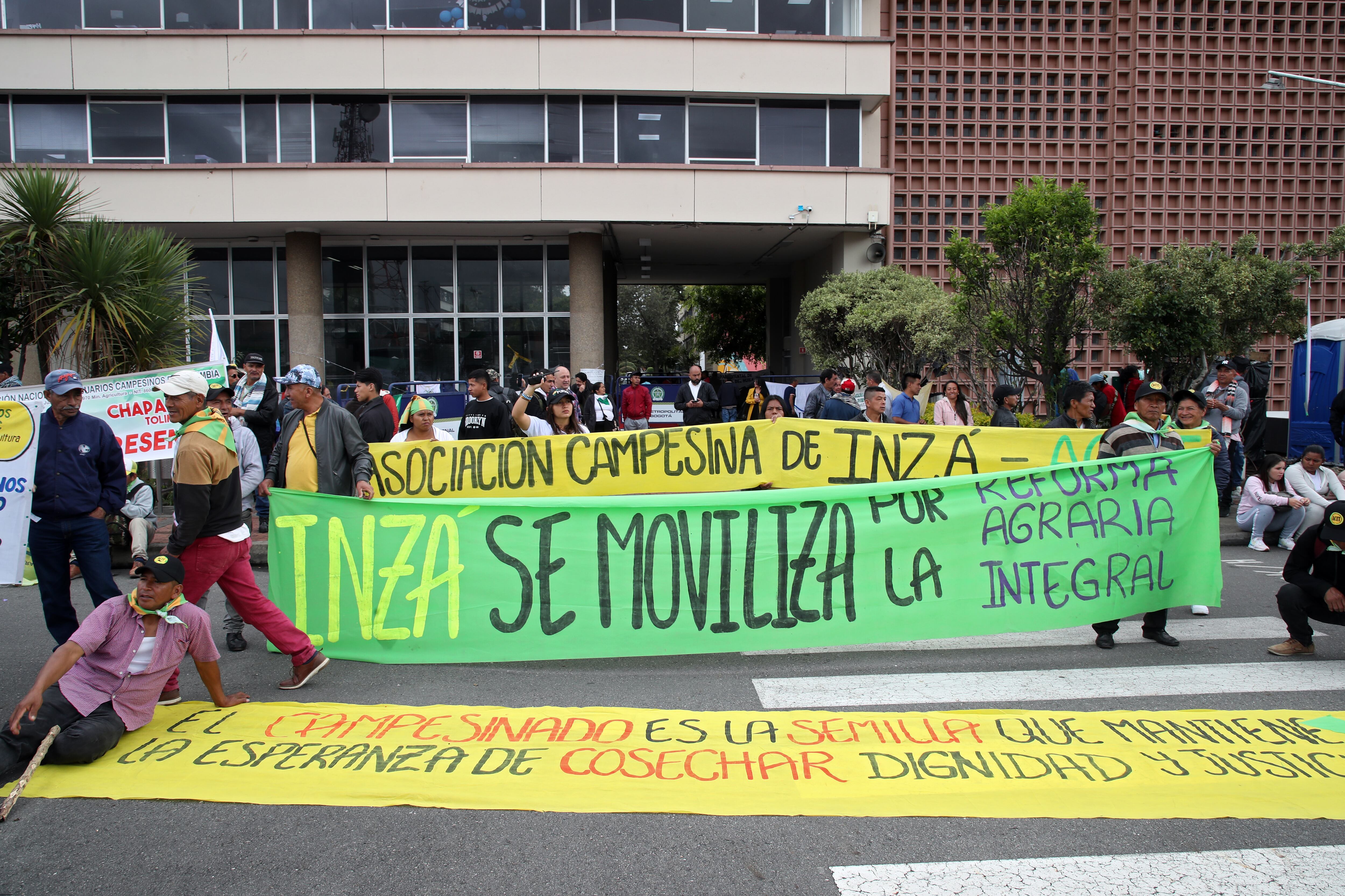 líderes y lideresas campesinas en rueda de prensa desde la sede principal Agencia Nacional de Tierras  en el CAN en Bogotá 
Bogota julio 9 del 2024
Foto Guillermo Torres Reina / Semana