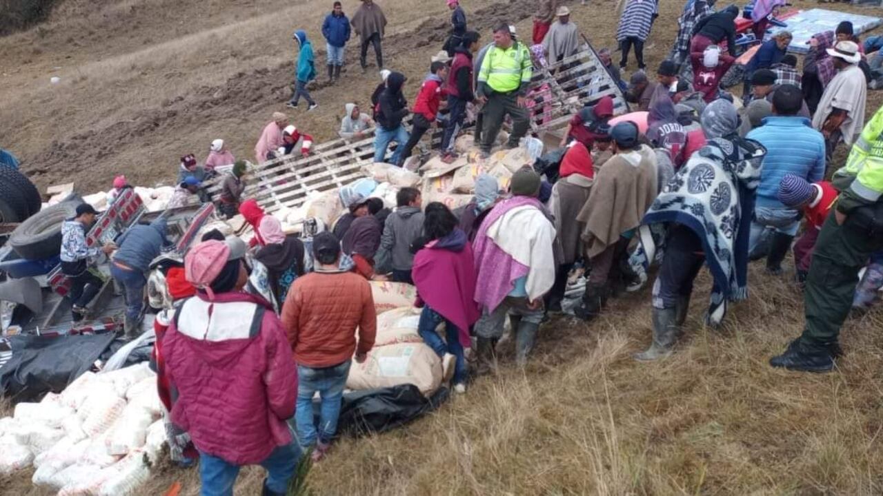 El tractocamión llevaba 14 toneladas de harina de trigo.