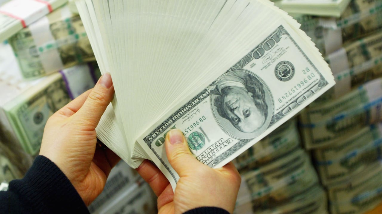 Las personas recurren a diferentes métodos para volverse millonarias.