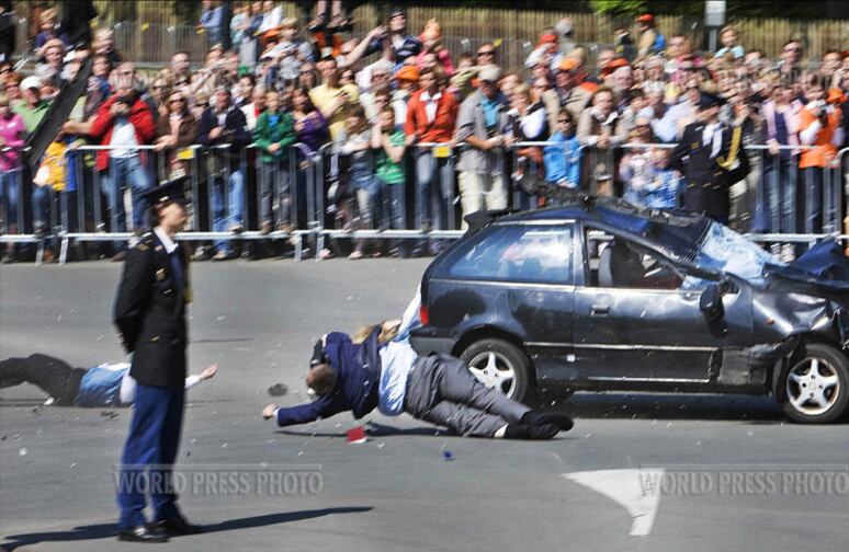 Un auto arrolla a la multitud en la celebración del Día de la Reina en los Países Bajos.
