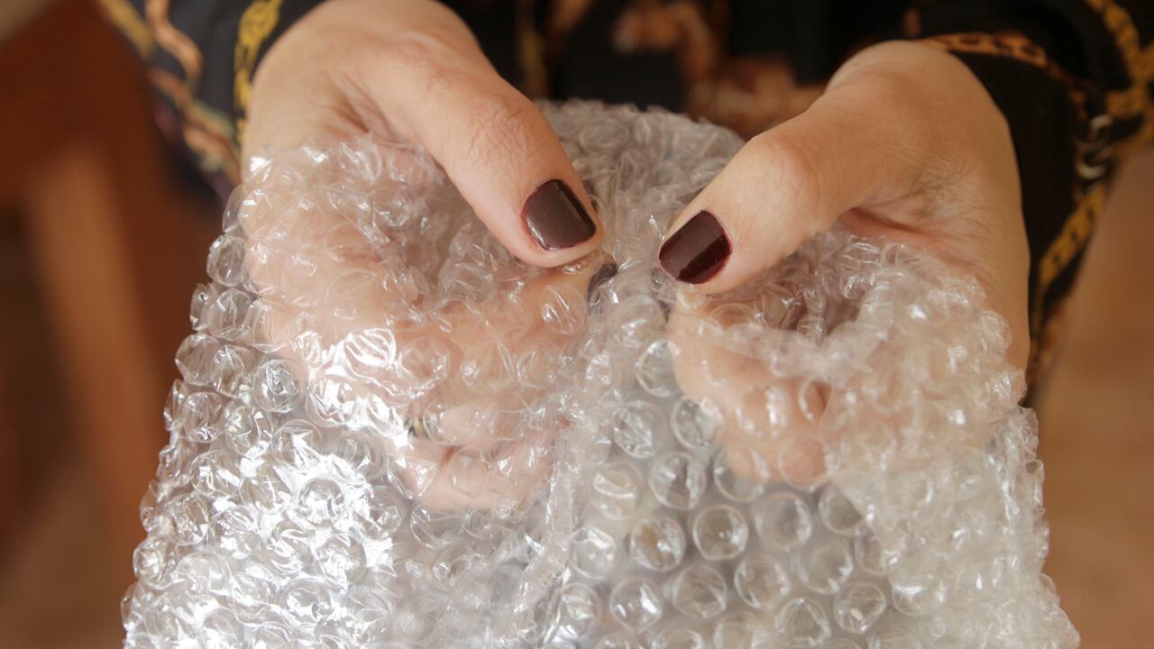 Usos del plástico de burbujas y por qué no e deberían explotar