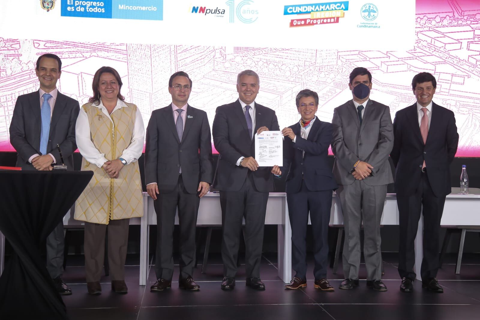 Firma del memorando de entendimiento para el Distrito de Innovación en Bogotá.